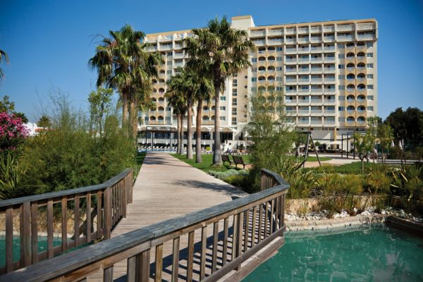Ozadi Altura Beach Resort